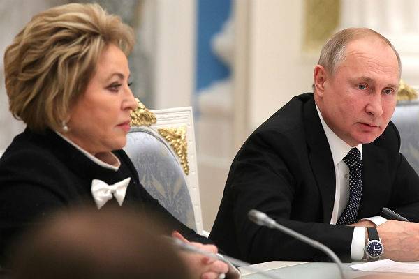 Матвиенко доложила Путину о нехватке масок