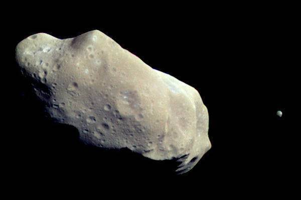 Китайские астрономы засекли астероид, пролетевший рекордно близко от Земли