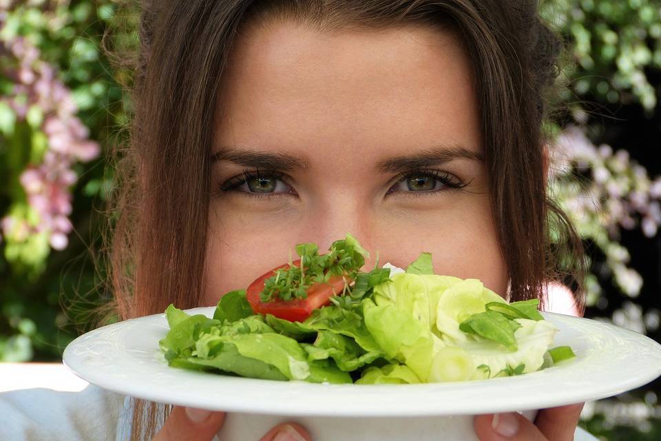 Диетологи назвали овощи, которые мешают похудеть