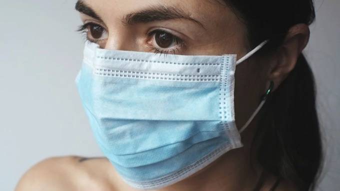 Главврач Боткинской больницы заявил, что маска может стать инкубатором болезни