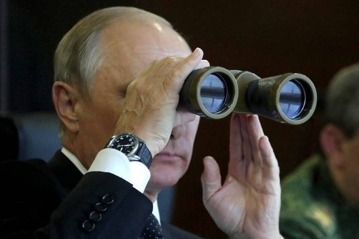 Путин поручил проверить войска на готовность бороться с коронавирусом