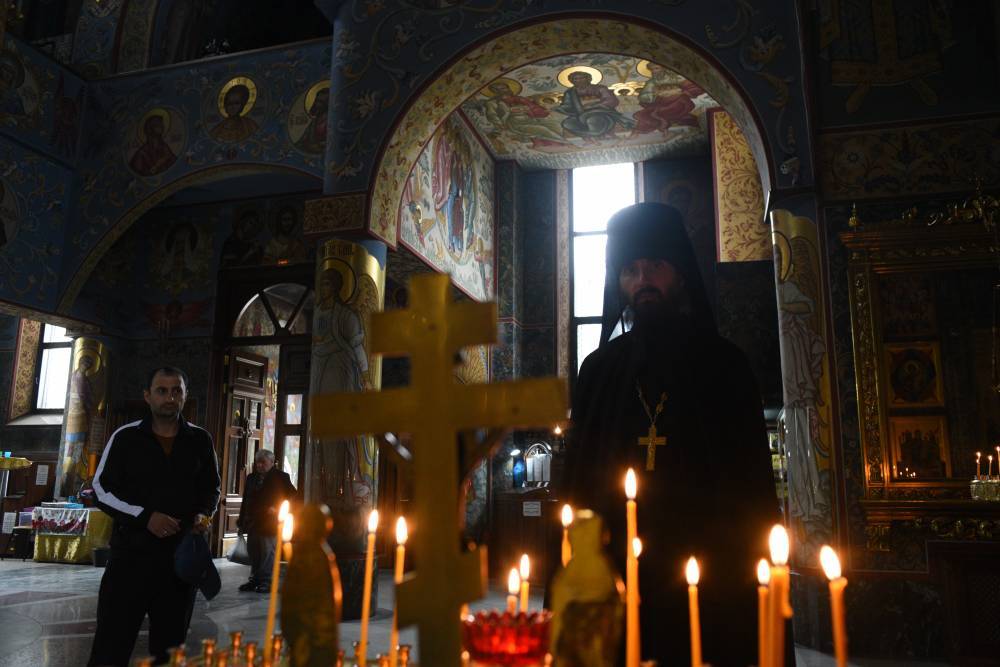 Православный священник объяснил, при каком условии возможно массовое прощение грехов во время пандемии