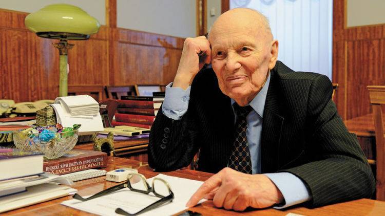 Конец эпохи: 101-летний Борис Патон покидает пост главы Академии наук Украины