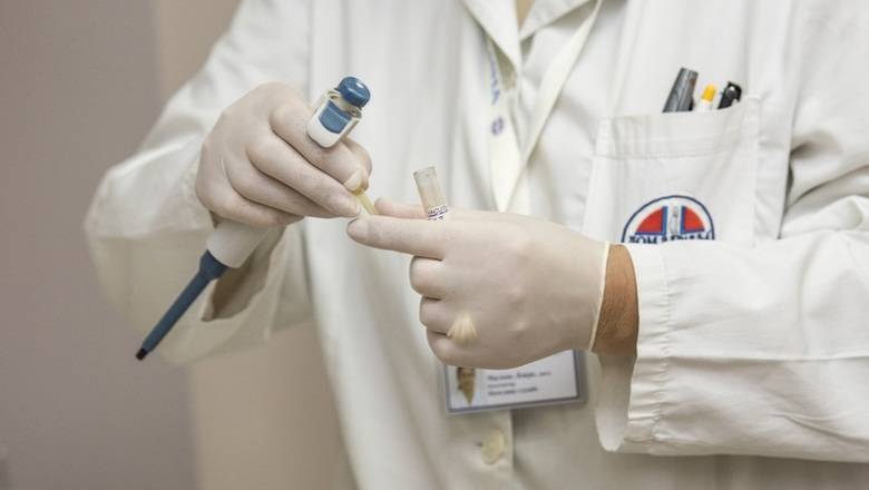 Эксперт: жители России не могли массово переболеть коронавирусом в начале года