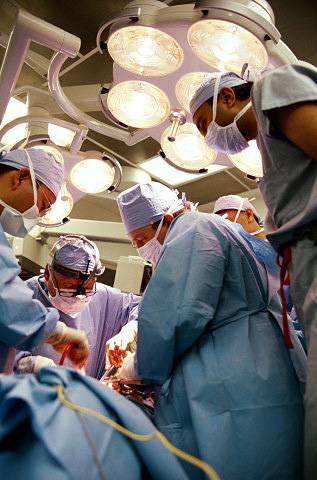 В Перми главврач онкодиспансера, госпитализированный с подозрением на коронавирус, остаётся в клинике