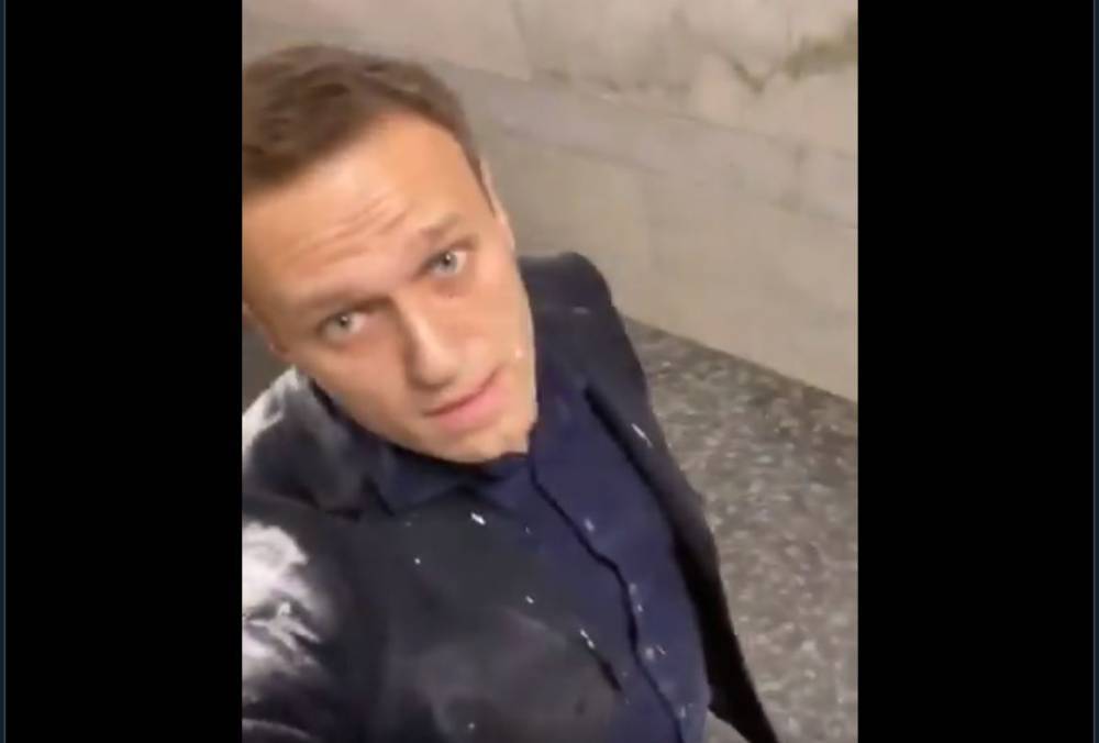 Провокаторы напали на Навального на входе в редакцию «Эха Москвы»