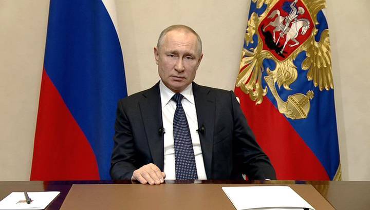 Путин объявил о переносе срока голосования по Конституции