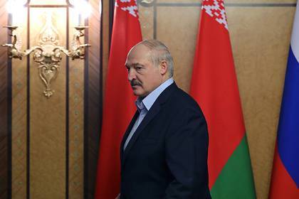 Лукашенко отказался принимать особые меры для защиты от коронавируса