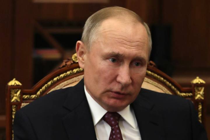 Путин объявил о переносе голосования по Конституции