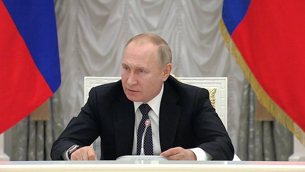 Путин распорядился обложить налогом выводимые за рубеж доходы