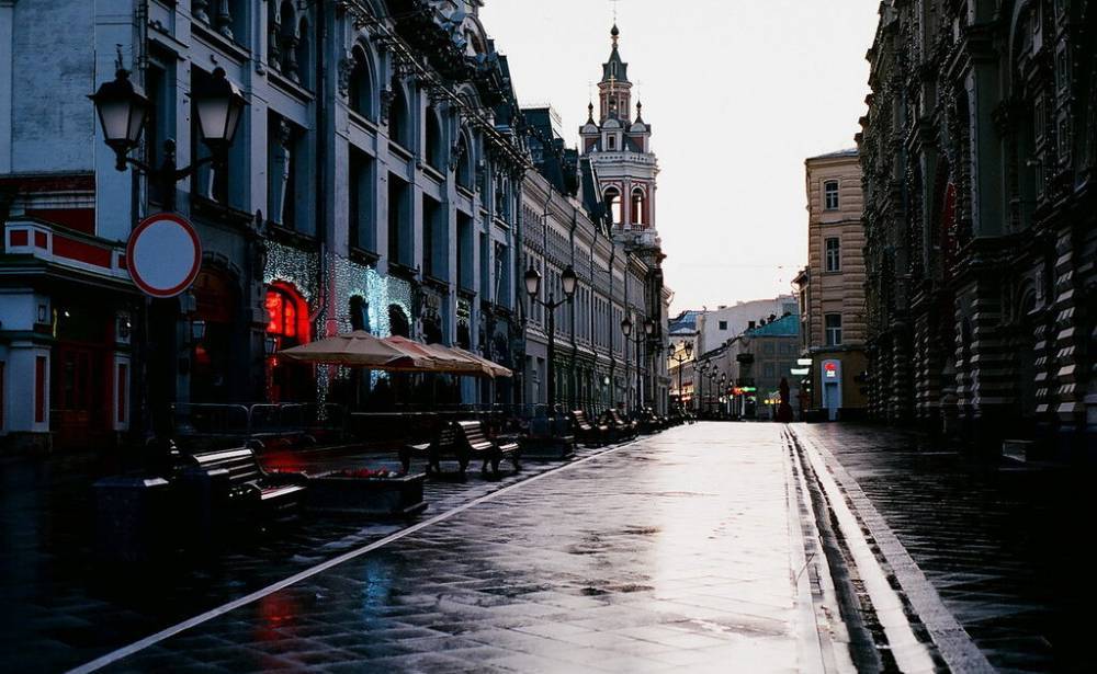 Москва пустеет: мэр временно закрыл все кинотеатры, ночные клубы и детские игровые центры
