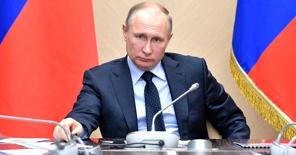 Путин предложил рассчитывать больничный из суммы не менее одного МРОТ