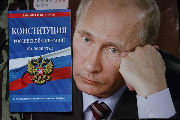 Путин призвал перенести голосование по Конституции