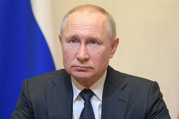 Путин поблагодарил медиков с «передовой коронавирусного фронта»