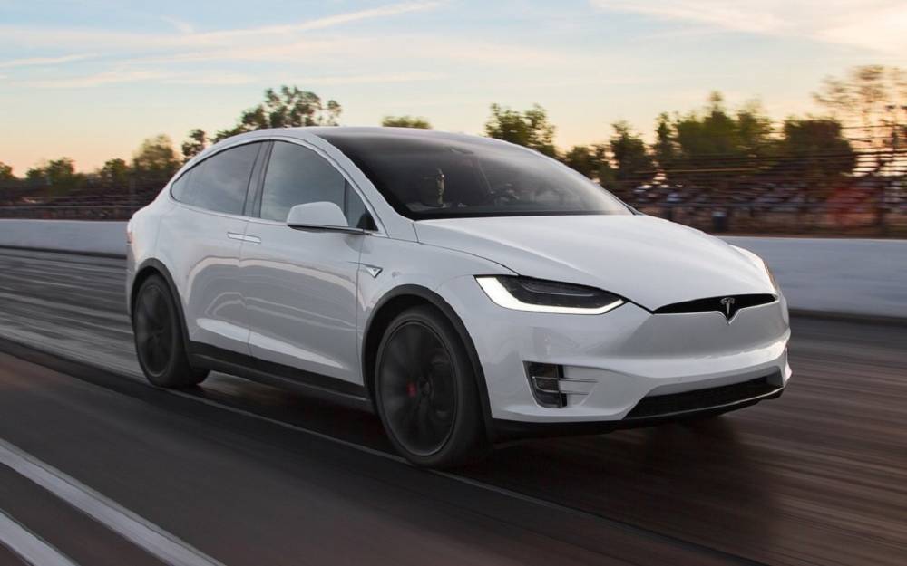 Tesla удаляет автопилот со своих автомобилей без ведома владельцев
