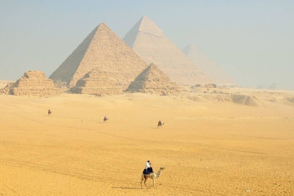 В Египте дезинфицируют пирамиды Гизы из-за коронавируса