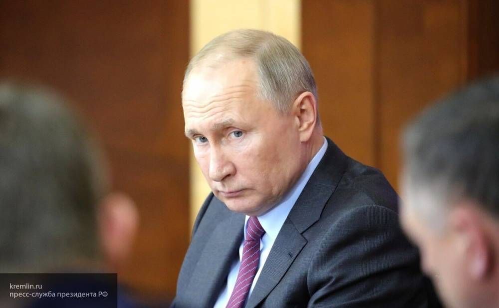 Путин принял решение не лететь 26 марта в Петербург