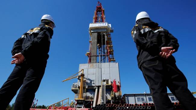 Нефтянка России долго выдержит ценовую войну при курсе 100 рублей за доллар