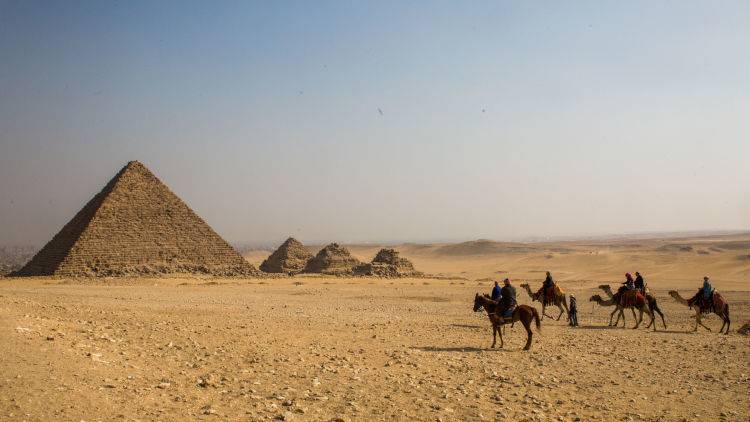 Забытые у пирамид: когда крымчан вывезут из Египта