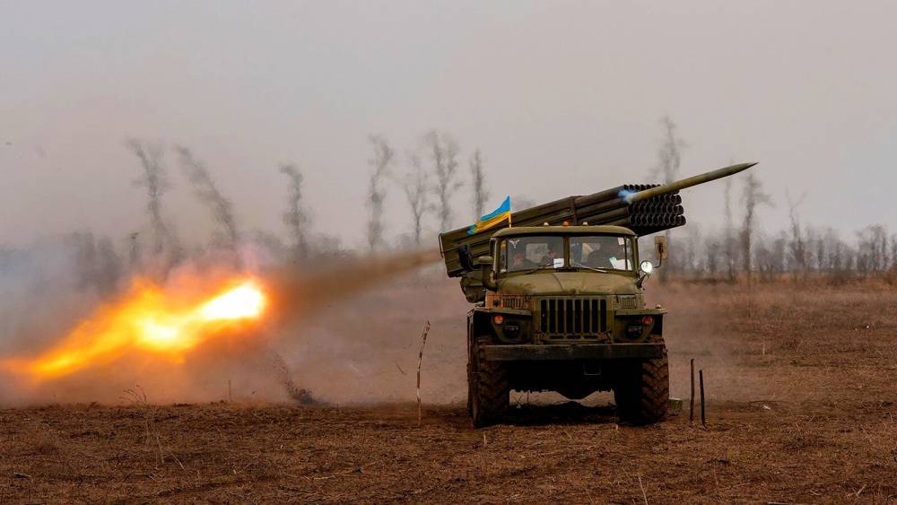 Киев пытается привлечь к себе внимание обстрелами на Донбассе