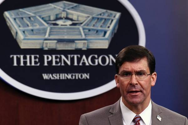 Пентагон временно запретил военным поездки за границу из-за пандемии