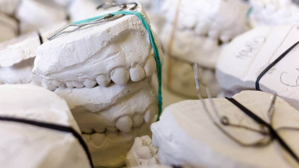 Оказание стоматологических услуг в Подмосковье приостановят из-за коронавируса
