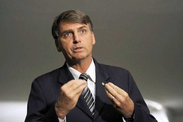 Президент Бразилии назвал преступлением действия губернаторов по введению карантина