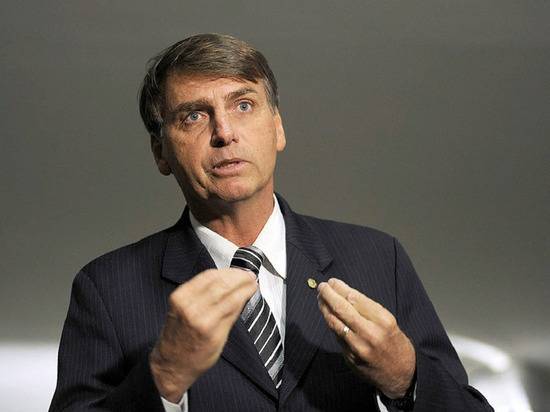 Президент Бразилии назвал преступлением действия губернаторов по введению карантина