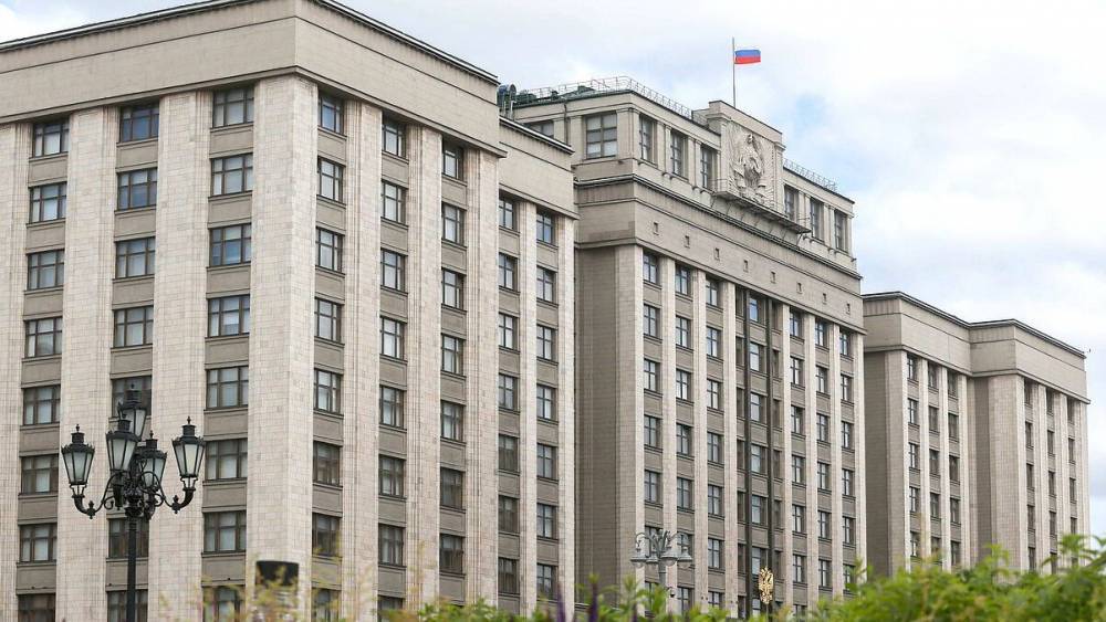 Кабмин РФ поручил перевести чиновников на дистанционную работу