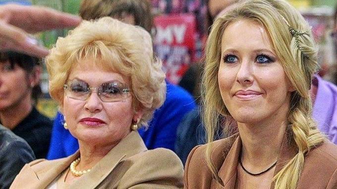 Мать Ксении Собчак Людмилу Нарусову госпитализировали в Коммунарку с подозрением на коронавирус