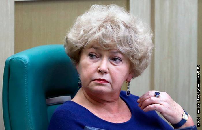 Тест не подтвердил коронавирус у сенатора Нарусовой