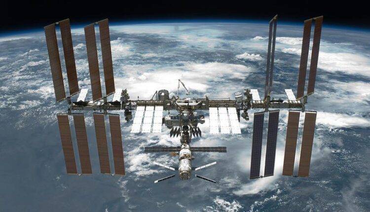 Роскосмос не будет переносить возвращение экипажа МКС из-за коронавируса