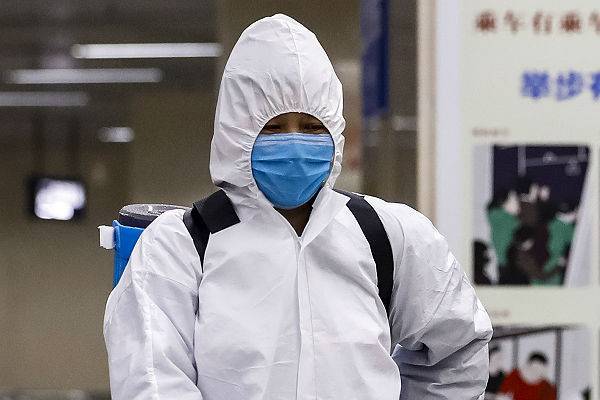 В Китае нашли первого зараженного коронавирусом – продавщицу креветок