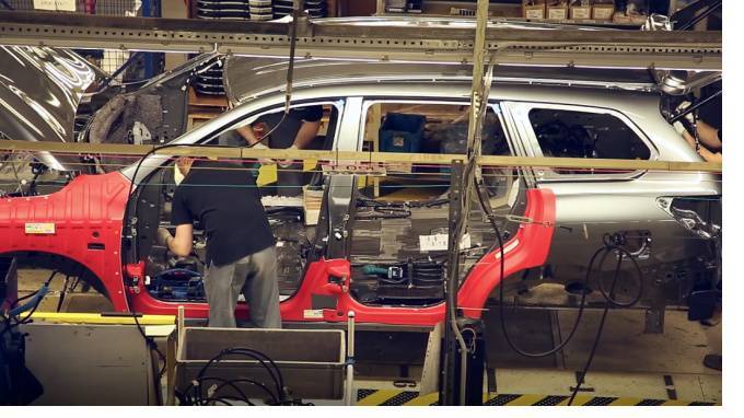 Завод Nissan в Петербурге на неделю приостановит производство автомобилей