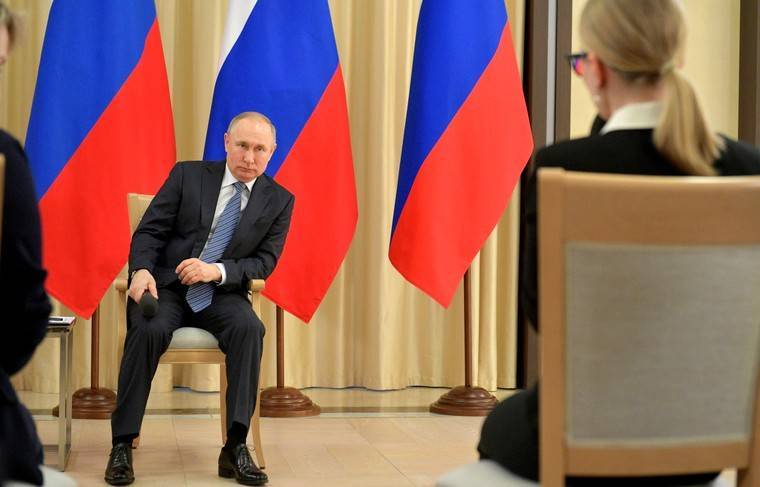 Путин отложил разговор с Макроном из-за встречи с предпринимателями