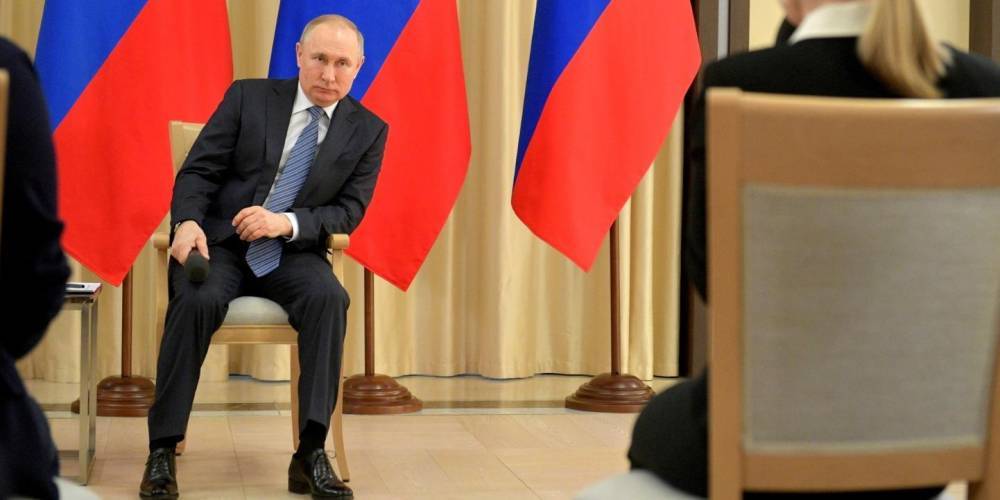 Путин: ситуация с коронавирусом подчеркнула важность социальных поправок в Конституцию РФ
