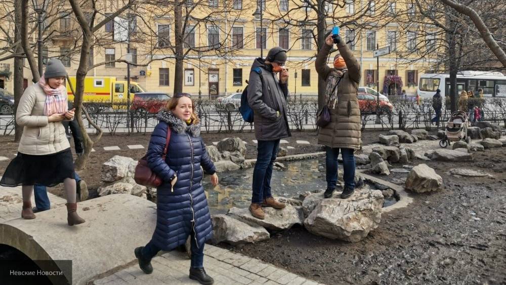 Жителям Петербурга запретят курить кальян и продавать газеты из-за коронавируса