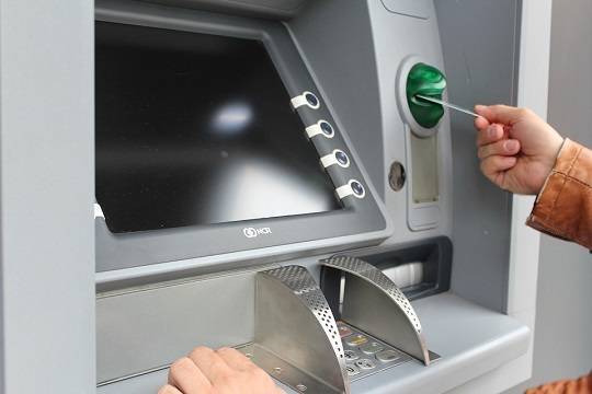 Осевшие дома россияне полюбили звук банкомата