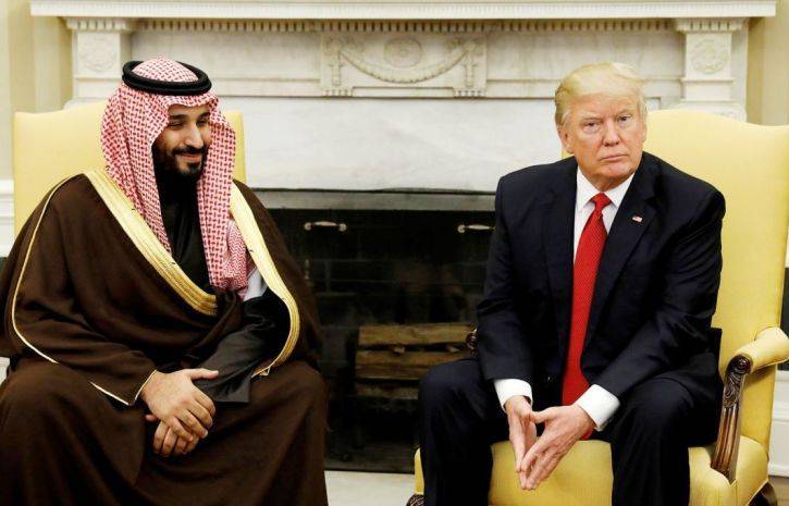 Трамп просит Саудовскую Аравию увеличить добычу нефти и потеснить Россию
