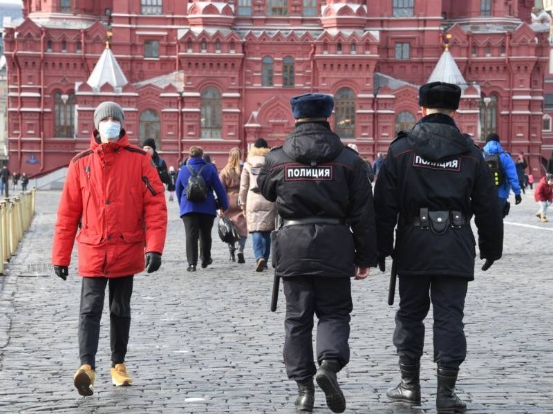 Baza: Полицейским в Москве запретили покидать город и выключать телефоны