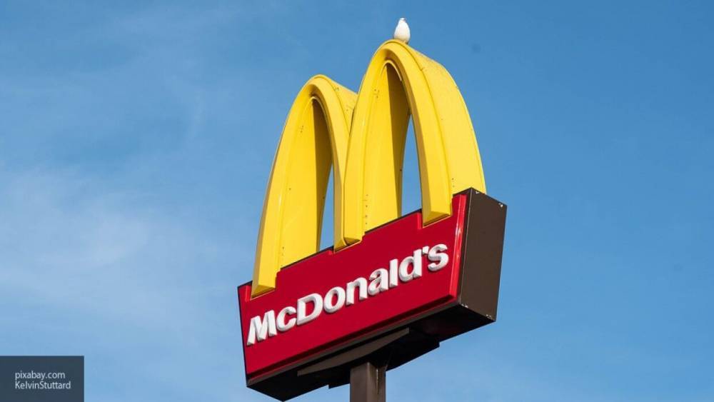 "Макдональдс" прекращает обслуживание в ресторанах в РФ из-за коронавируса