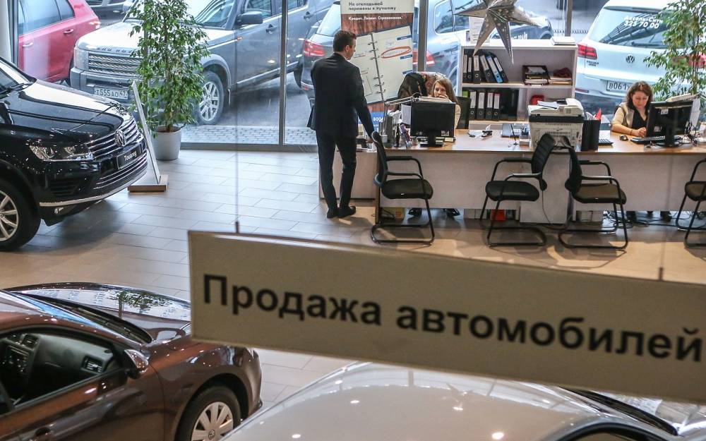 За несколько дней 11 автомобильных брендов подняли цены в России