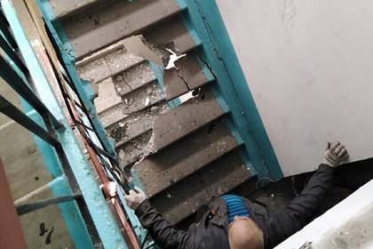 Лифт в российском городе упал и пробил четыре этажа