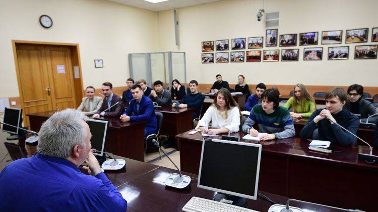 Студенты всех вузов России уйдут на каникулы – Минобрнауки