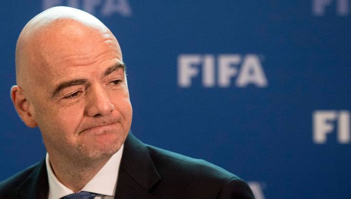 ФИФА попросит футболистов согласиться на сокращение зарплаты на 50%