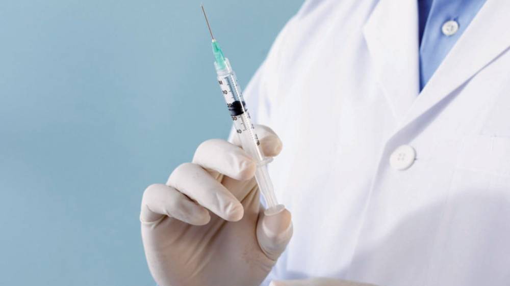 В Минздраве рассказали, когда в РФ начнутся клинические испытания вакцины от коронавируса