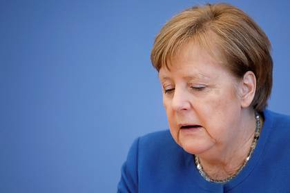 Меркель пожаловалась на недостаток живого общения