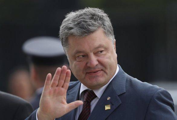 Порошенко назвал чрезвычайной ситуацию с коронавирусом на Украине