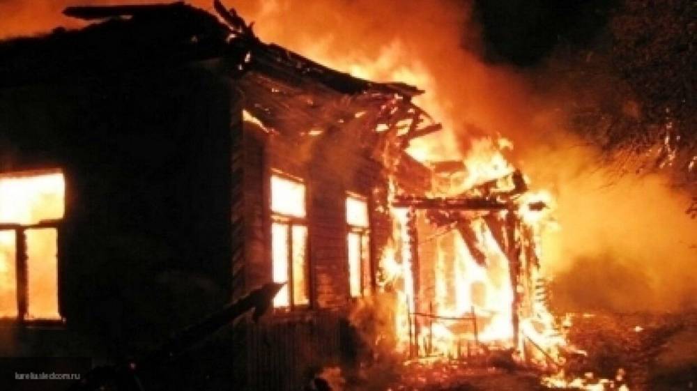Семь человек погибли при пожаре в двухэтажном доме в Екатеринбурге
