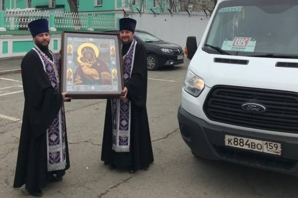 Пермская епархия совершила автомобильный молебен против коронавируса